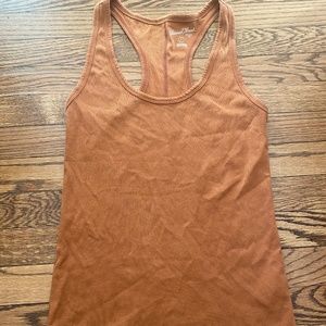 Universal Thread tank